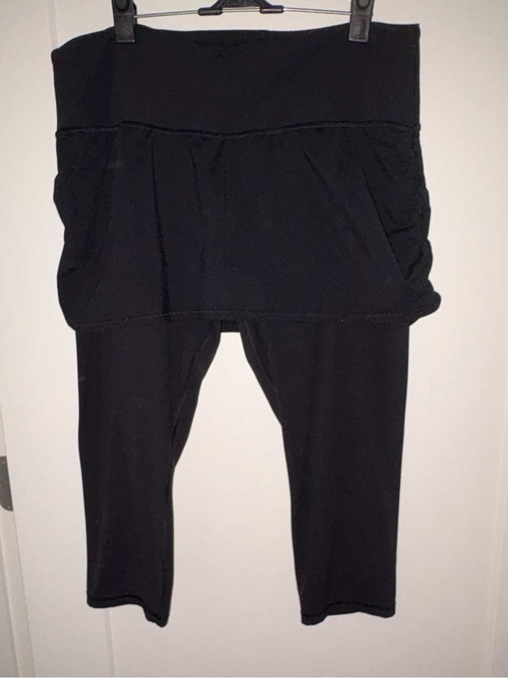 NWOT Athleta Elation 2-in-1 Capri pant sz XL black 531295